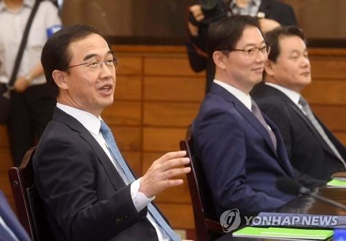 8月13日，在板门店统一阁，赵明均（左一）在高级别会谈上发言。（图片来源：韩联社）