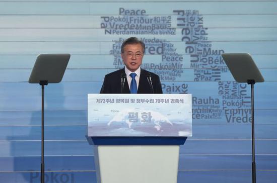韩国总统文在寅15日在首尔举行的光复节纪念活动上发表讲话（法新社）