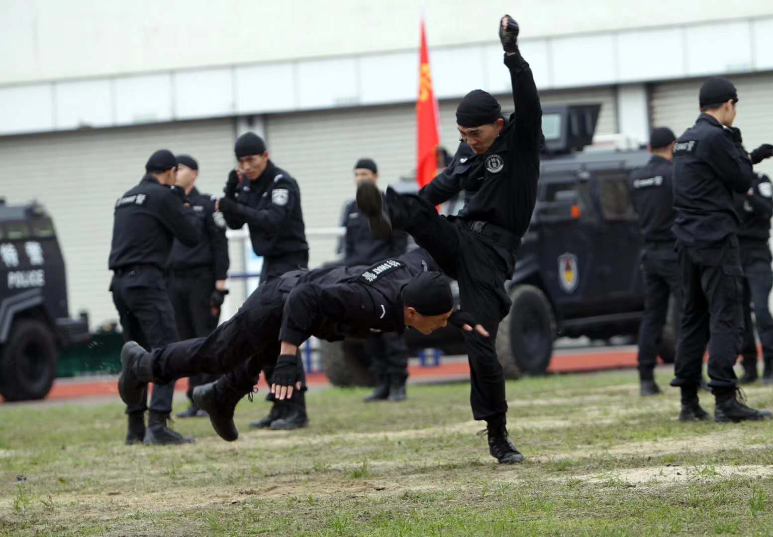 中国人民警察警服变迁史，这些警服你穿过哪套 ？ | 你好警察节 - 知乎