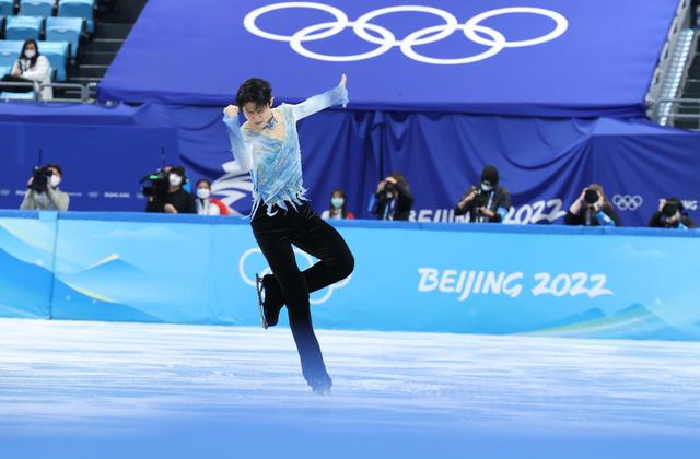 羽生结弦跳空开场四周位列第8晋级称卡到了坑