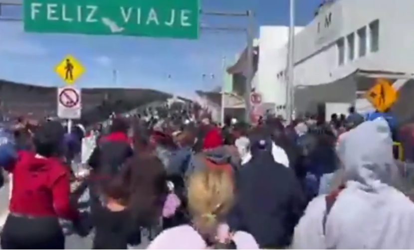 More than 1,000 immigrants tried to cross the border into the United States: the scene of the confrontation with US law enforcement officers was exposed jqknews