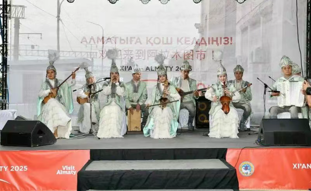 欢迎仪式上精彩的演出。