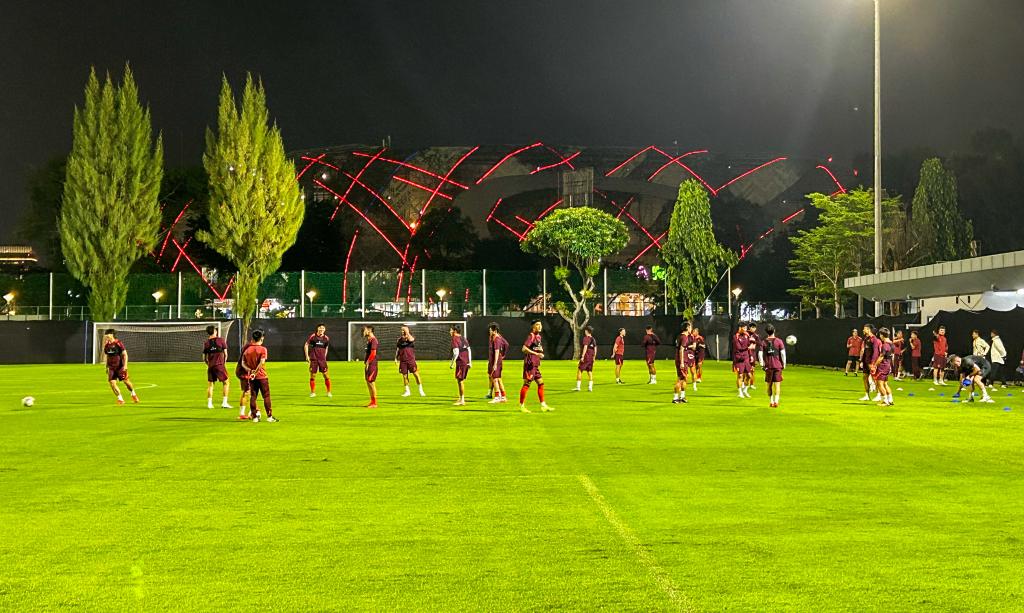 6月3日,中国男足国家队在进行训练。新华社记者 徐钦 摄