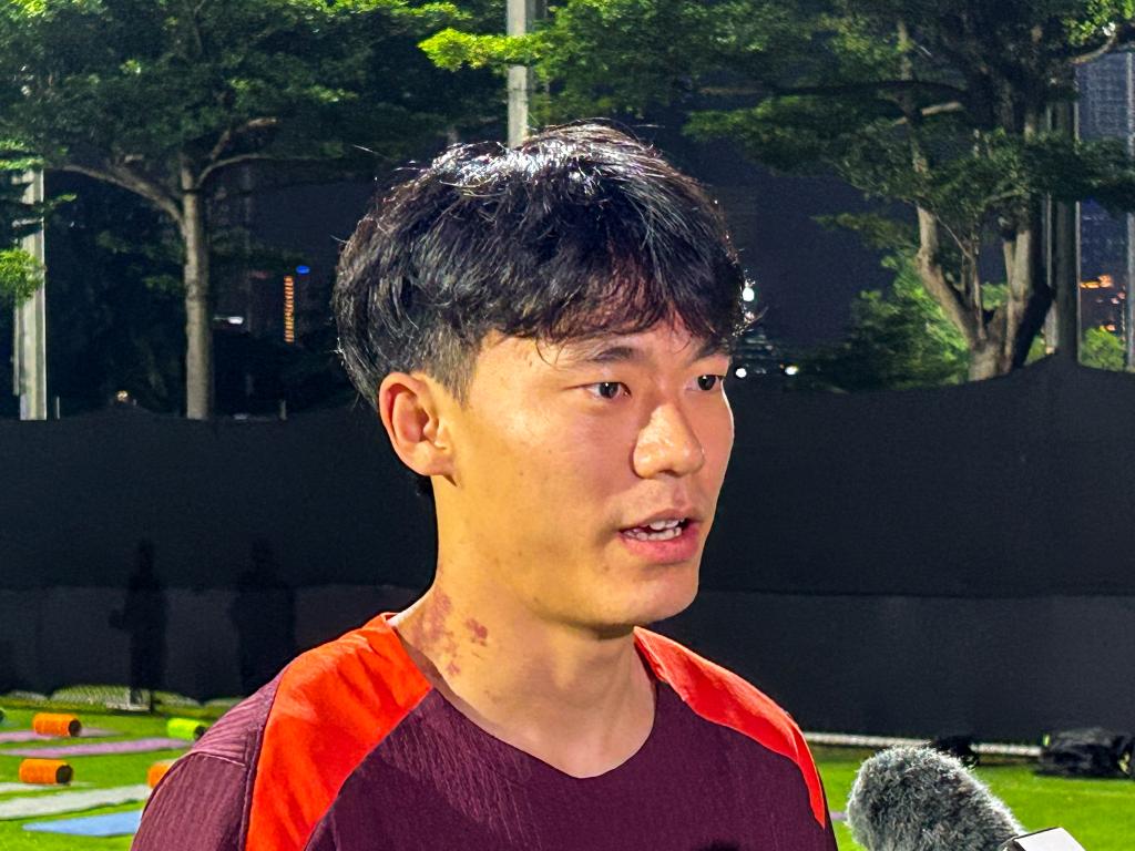 6月3日,胡荷韬在训练前接受记者采访。新华社记者 徐钦 摄