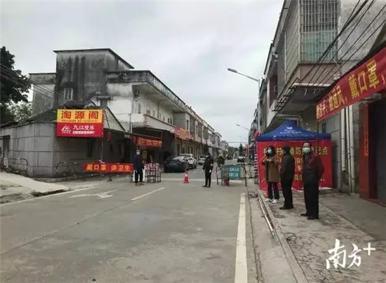 各地乡村人口_各地乡村的大集市图片(2)