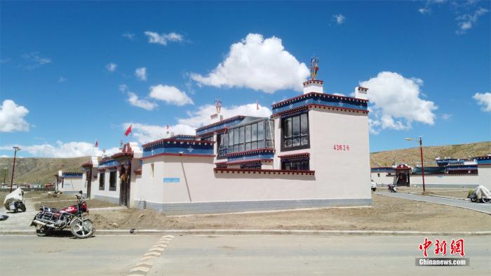 【幸福花开新边疆】昌宫一家的脱贫路:搬家下山,住进新生活