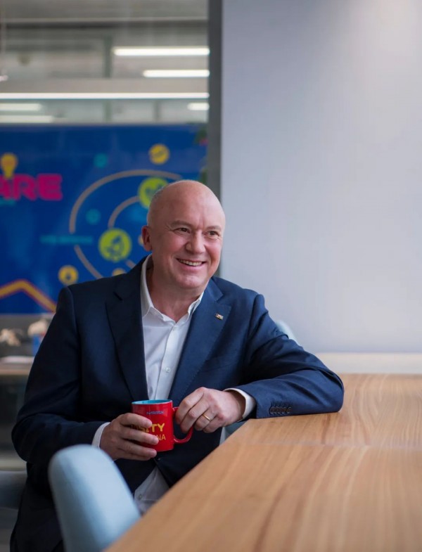 马锦睿:身处上海,我总是被浓浓的创新氛围萦绕 | 百年大党-老外讲故事