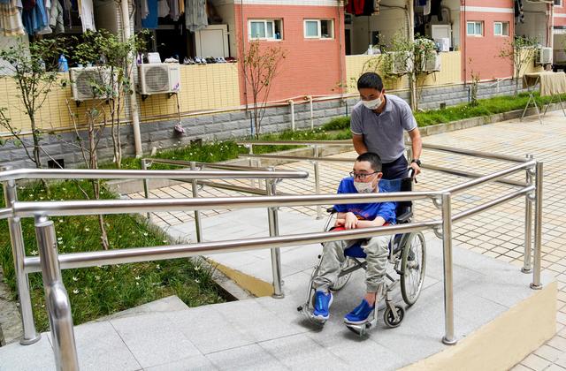 奋进新征程建功新时代让残疾人生活有爱无碍冬残奥会举办带动我国无