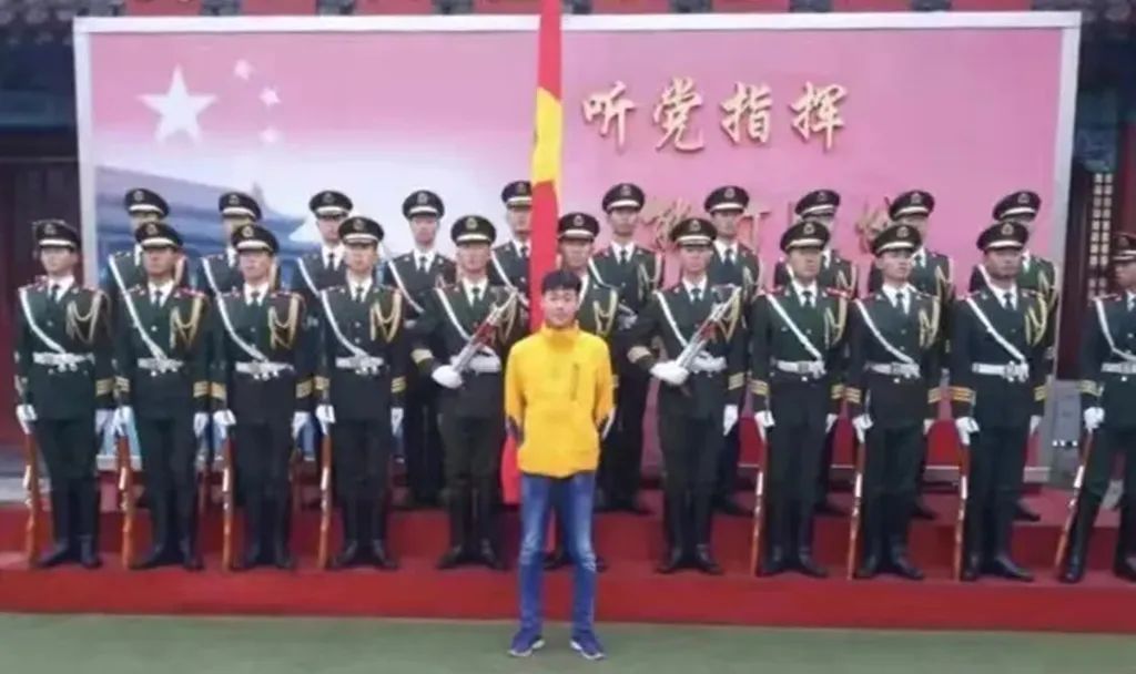 在国旗护卫队埋下梦想种子17岁的高中生实现了年少时的梦想张威分秒不