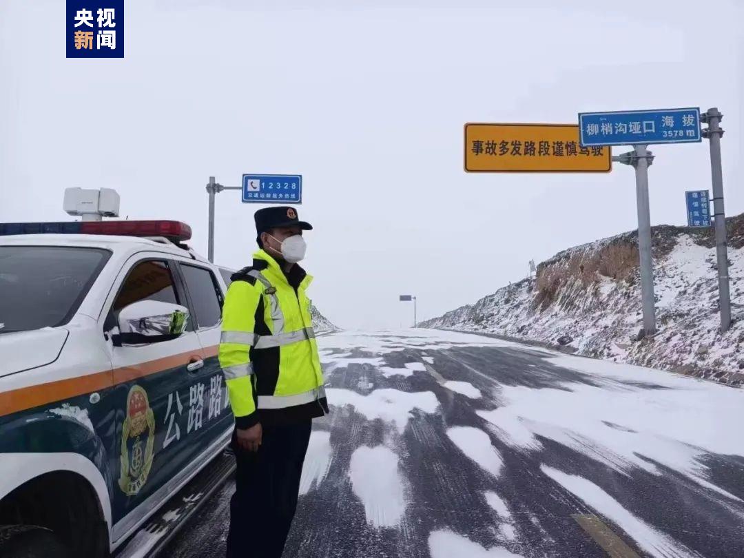 大范围降雪致青海部分路段交通管制_杭州网