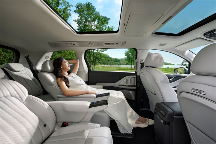 全新岚图梦想家内部空间宽敞舒适。图片由岚图汽车提供