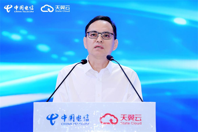 中国电信集团有限公司总经理助理、天翼云科技有限公司董事长、总经理胡志强在大会上发言。重庆电信供图