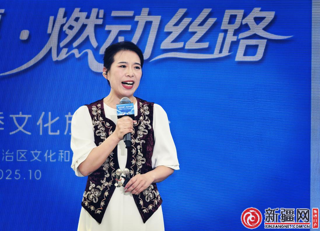 阿勒泰地区推荐官介绍当地文旅资源及冰雪旅游线路产品。(薛玲摄)