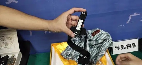 衣服纽扣上也暗藏摄像头