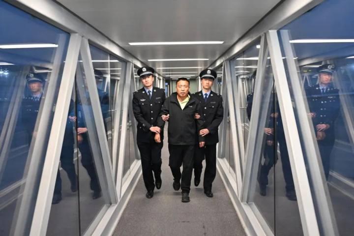 郭柏春被遣返回国。图源:中央纪委国家监委网站