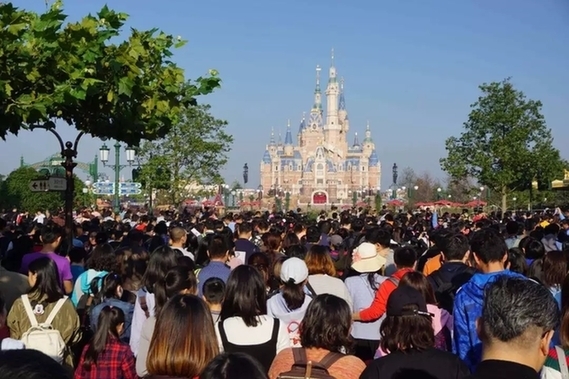 上海迪士尼排队照片图片