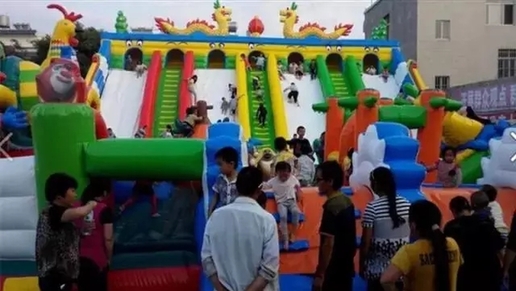 1岁宝宝玩具排行榜_惨痛!金溪一6岁孩子坐摇摇车3根手指被夹断(2)