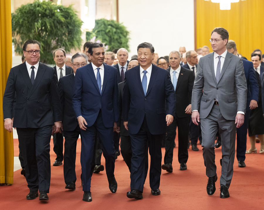 3月28日上午,国家主席习近平在北京人民大会堂会见国际工商界代表。