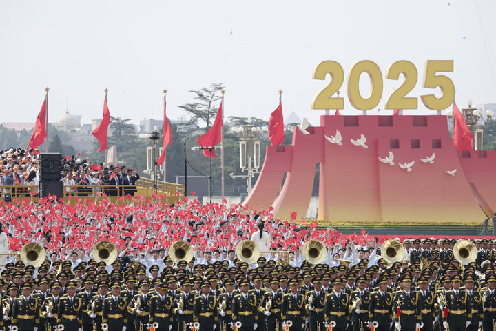 2025年9月3日,纪念中国人民抗日战争暨世界反法西斯战争胜利80周年大会在北京隆重举行。这是中国人民解放军联合军乐团和合唱团。新华社记者 杨磊 摄