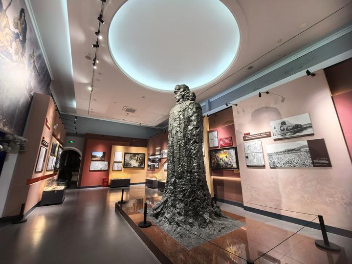 这是东北烈士纪念馆内的展览一角。新华社记者 杨思琪 摄