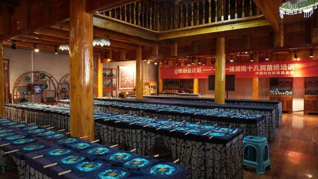 “十八洞片区苗绣乡村振兴示范基地”研学教室。新华社记者 戴斌 摄