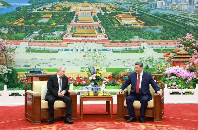 △2026年5月20日晚,习近平主席在北京人民大会堂同俄罗斯总统普京举行茶叙。