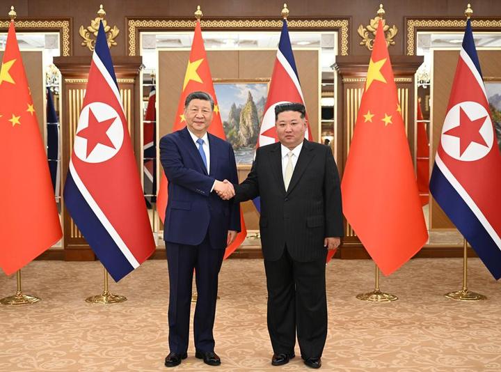 当地时间6月8日下午,中共中央总书记、国家主席习近平在平壤锦绣山迎宾馆同朝鲜劳动党总书记、国务委员长金正恩举行会谈。