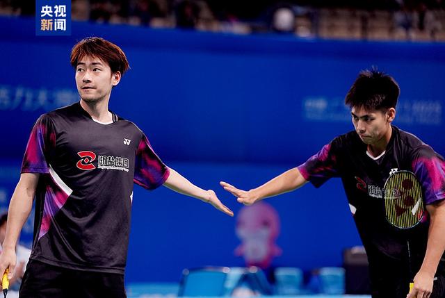 △羽毛球男团1/4决赛,王昶(左)、谢浩南。