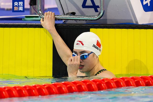 △女子200米蝶泳半决赛,张雨霏以小组第一的成绩晋级决赛。