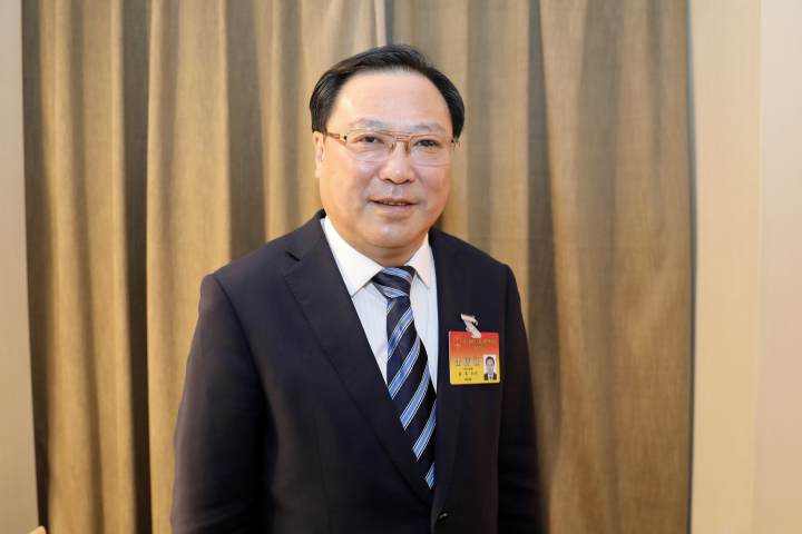 省人大代表,浙江华联商厦有限公司董事长杨军省人大代表杨军:做好国内
