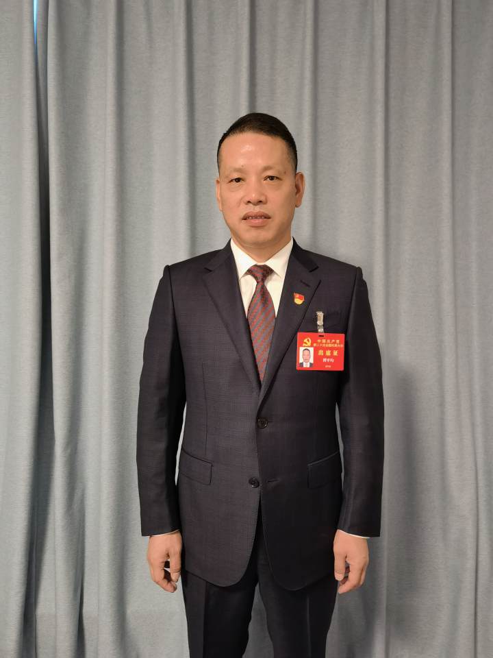 名片傅平均 党的二十大代表,宁波市奉化区萧王庙街道滕头村党委书记