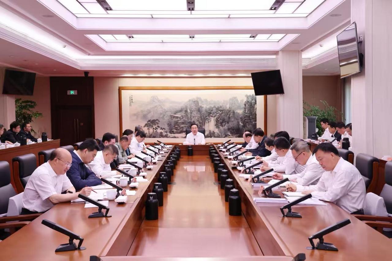 5月12日上午,省委常委会召开会议,省委书记王浩主持。潮新闻记者 李震宇 摄