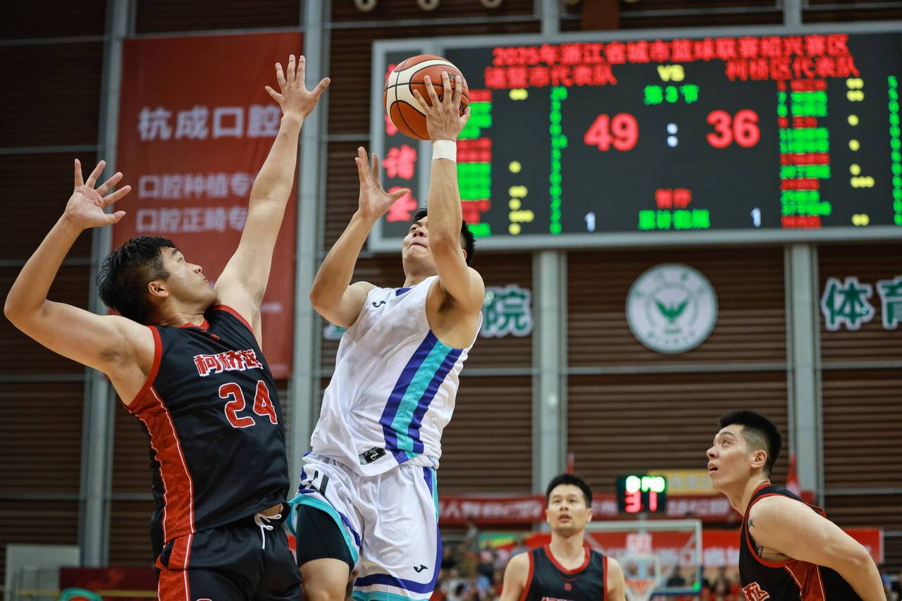 浙BA“首战”比赛现场 记者 姚颖康 摄