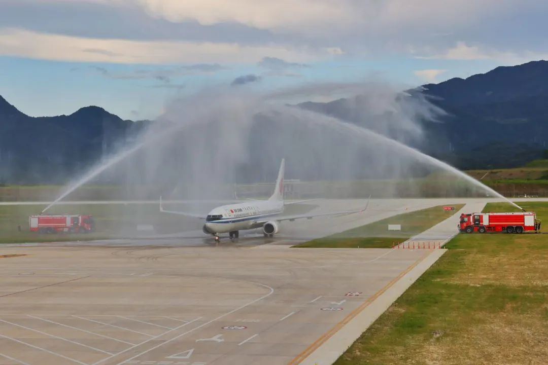 丽水机场首架进港航班。浙江省机场集团 供图