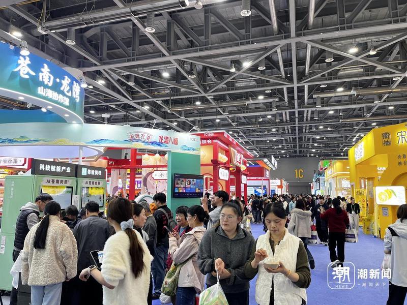 11月22日,浙江省农博会人头攒动。潮新闻记者 俞刘东 摄