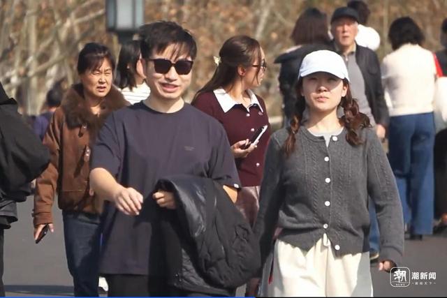 短袖上线。记者 吴煌 摄