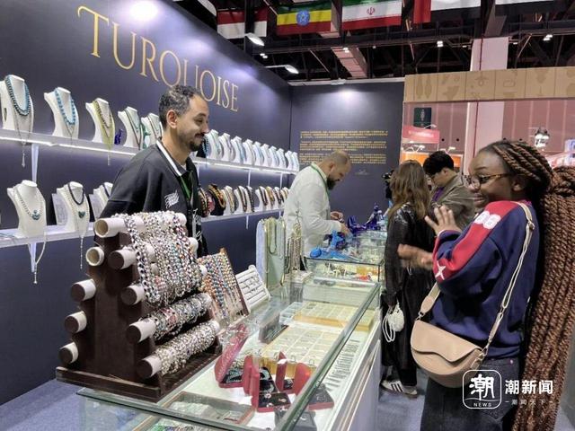 现场展商。拜喆喆 摄 图片