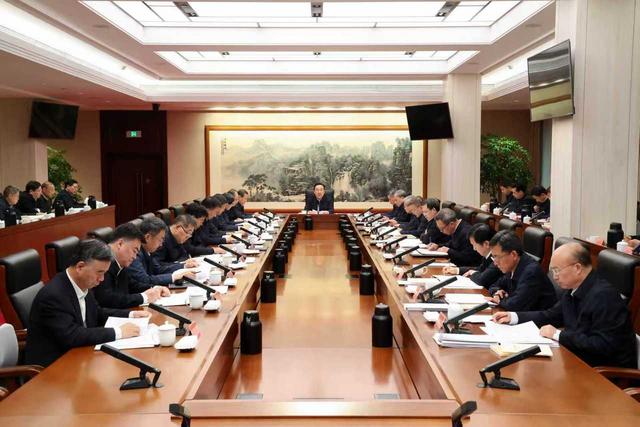 3月16日,省委理论学习中心组举行树立和践行正确政绩观学习教育专题学习会。省委书记王浩主持会议并讲话。潮新闻记者 李震宇 摄