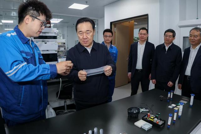 3月31日,省委书记王浩在建德市调研。潮新闻记者 李震宇 摄